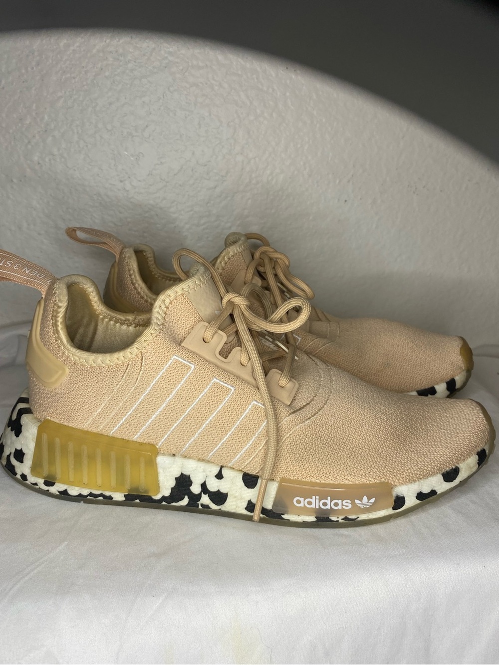 Adidas NMD R1 Halo Blush Spotted sneakers size 7